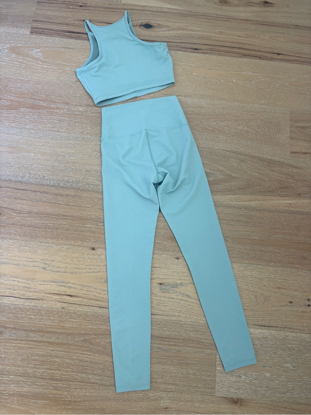 Loveshackfancy x Beach Riot Work Out Set - Picture 7 of 10